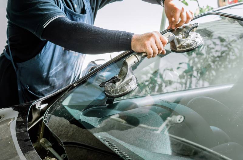 Remplacement pare-brise à Saint Nicolas de la Taille, franchise offerte jusqu'à 80 euros, service professionnel pour tous véhicules disponibles.