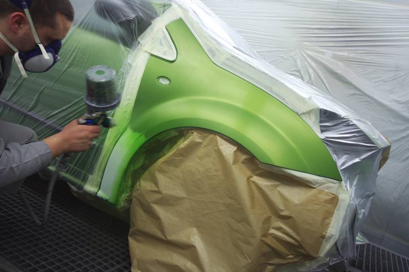 Critères de prix peinture voiture complète (Port-Jérôme-sur-Seine) : comprendre les facteurs influençant la qualité de finition pour une rénovation automobile réussie.