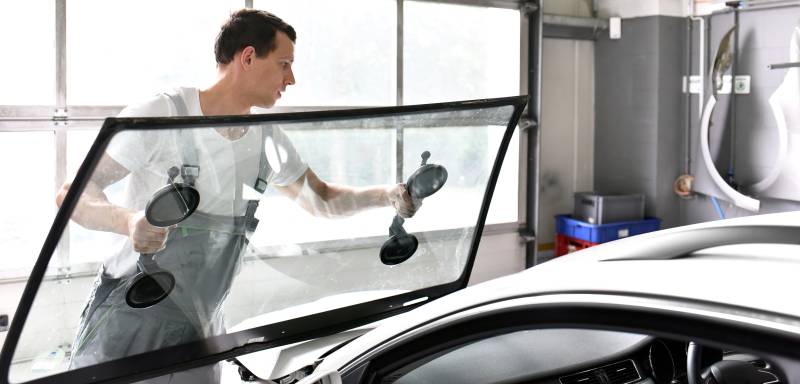 Obtenir un devis pour le remplacement de votre pare-brise auto fissuré par un spécialiste toutes marques à Bolbec en Seine-Maritime dès 2026.